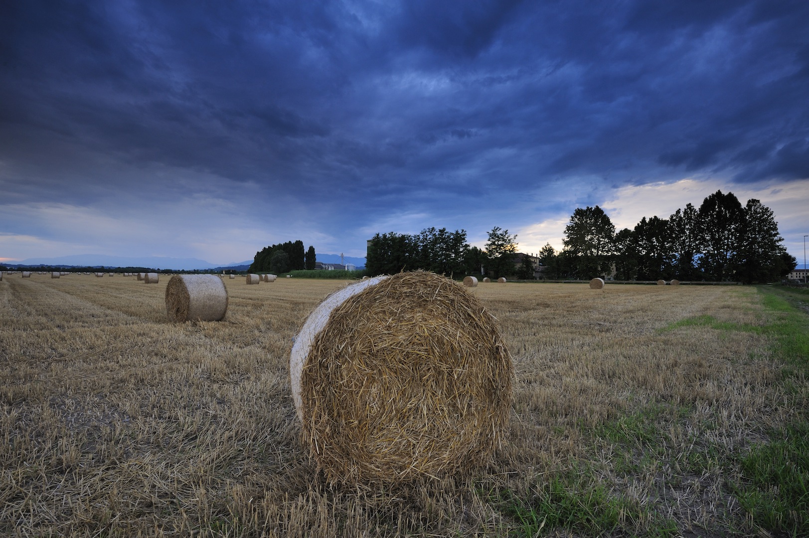 11. Fienagione - Hay bales