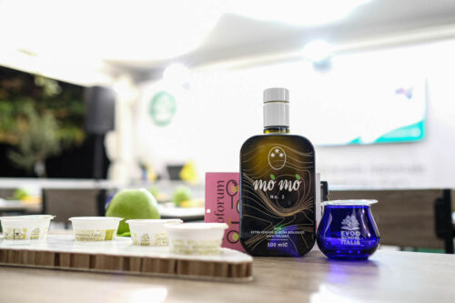 Extra Virgin Olive Oil Mo Mo Organic - Image 2